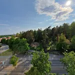 Cozy Top-floor Near The Travel Center And Downtown, With Ac And Wi-fi *