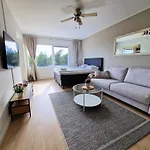 아파트 Cozy Top-floor Near The Travel Center And Downtown, With Ac And Wi-fi