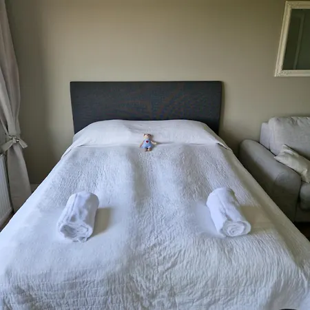 Cozy Top-floor Near The Travel Center And Downtown, With Ac And Wi-fi Appartamento