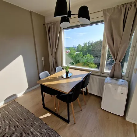 Cozy Top-floor Near The Travel Center And Downtown, With Ac And Wi-fi Apartament