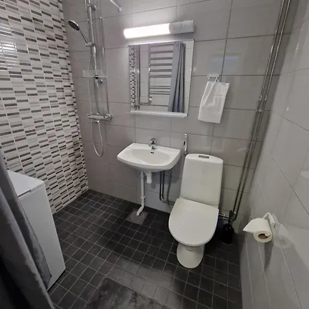 Cozy Top-floor Near The Travel Center And Downtown, With Ac And Wi-fi *