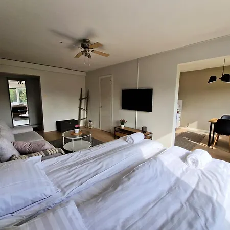 Apartament Cozy Top-floor Near The Travel Center And Downtown, With Ac And Wi-fi *