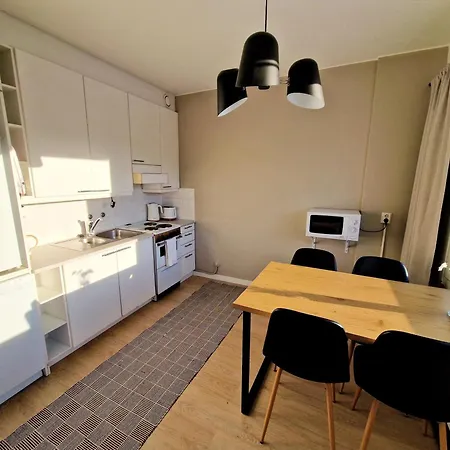 Cozy Top-floor Near The Travel Center And Downtown, With Ac And Wi-fi Appartamento