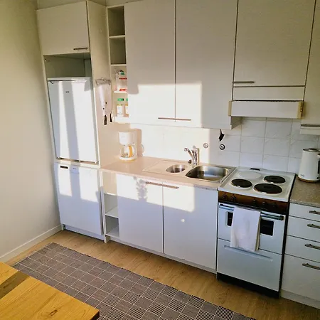 Cozy Top-floor Near The Travel Center And Downtown, With Ac And Wi-fi *