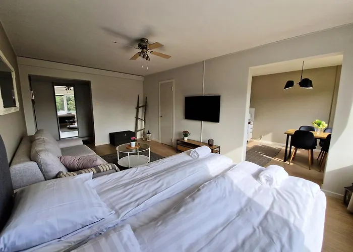 Apartamento Cozy Top-floor Near The Travel Center And Downtown, With Ac And Wi-fi *